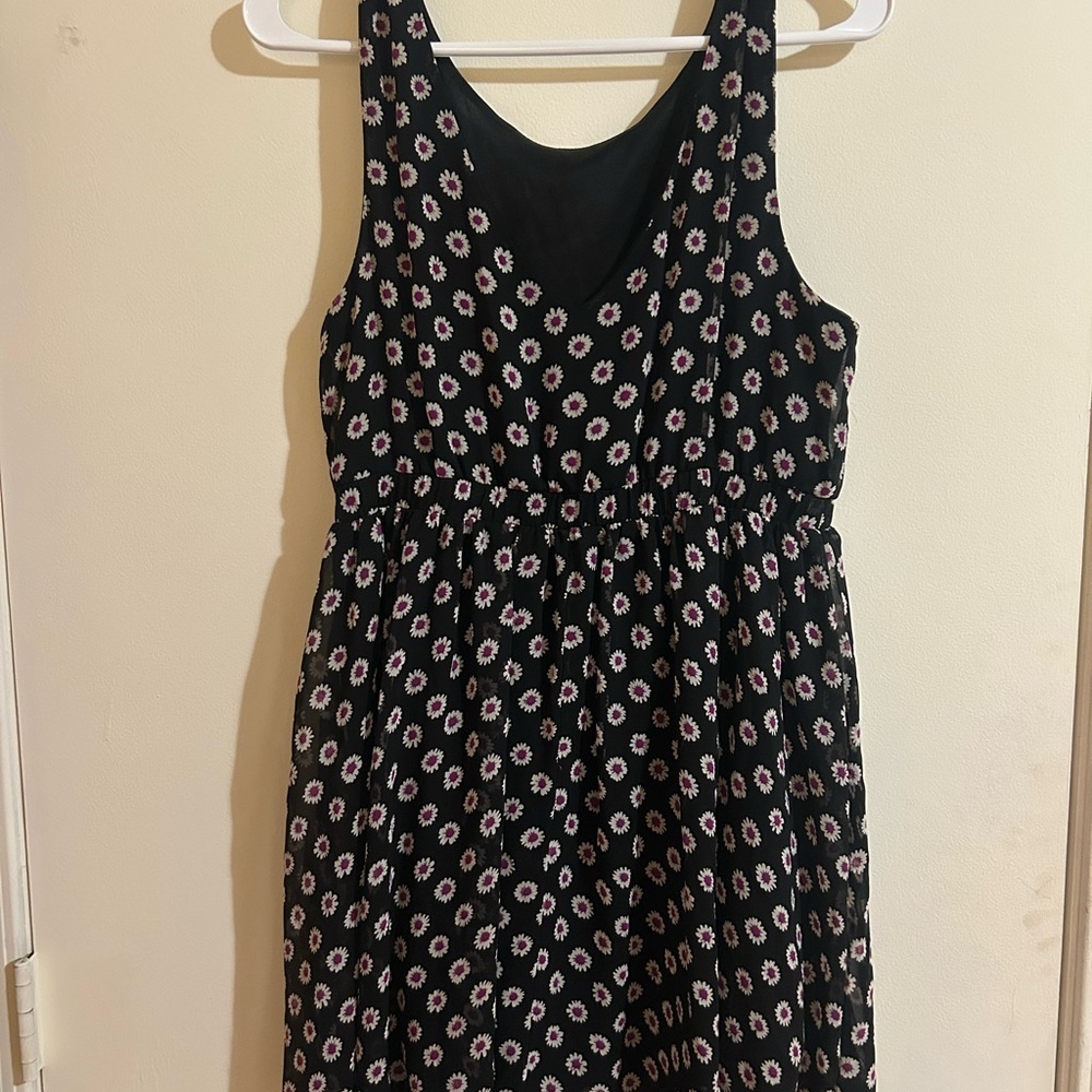 Elegant Black and Pink Floral Dress - Picture 2 of 4